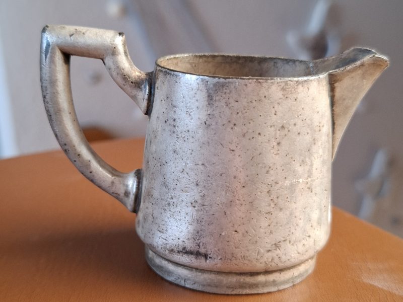 Antiker versilberter Sahnekännchen / Milchkännchen